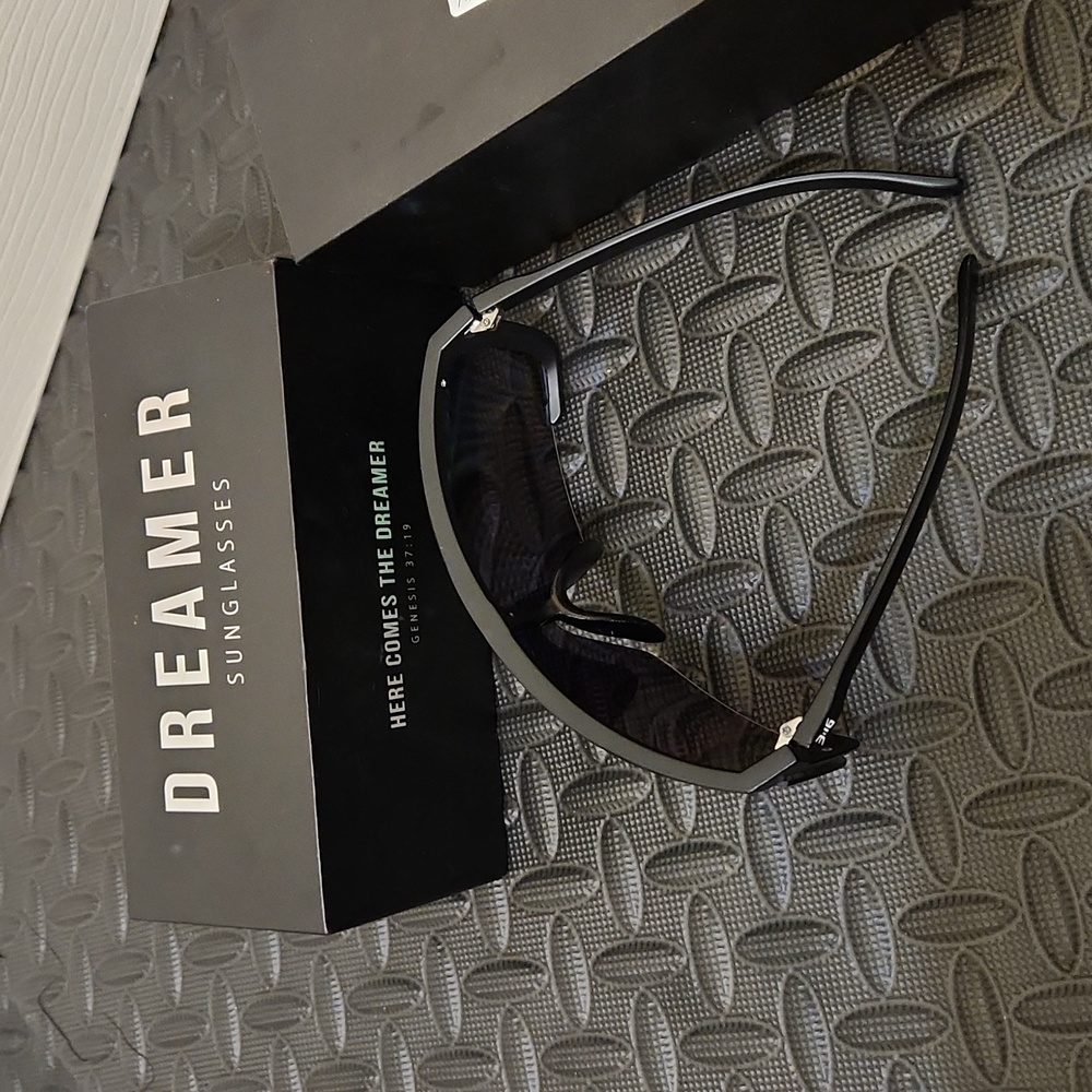 DREAMER / SUNGLASSES 👓 - Picture 5 of 7